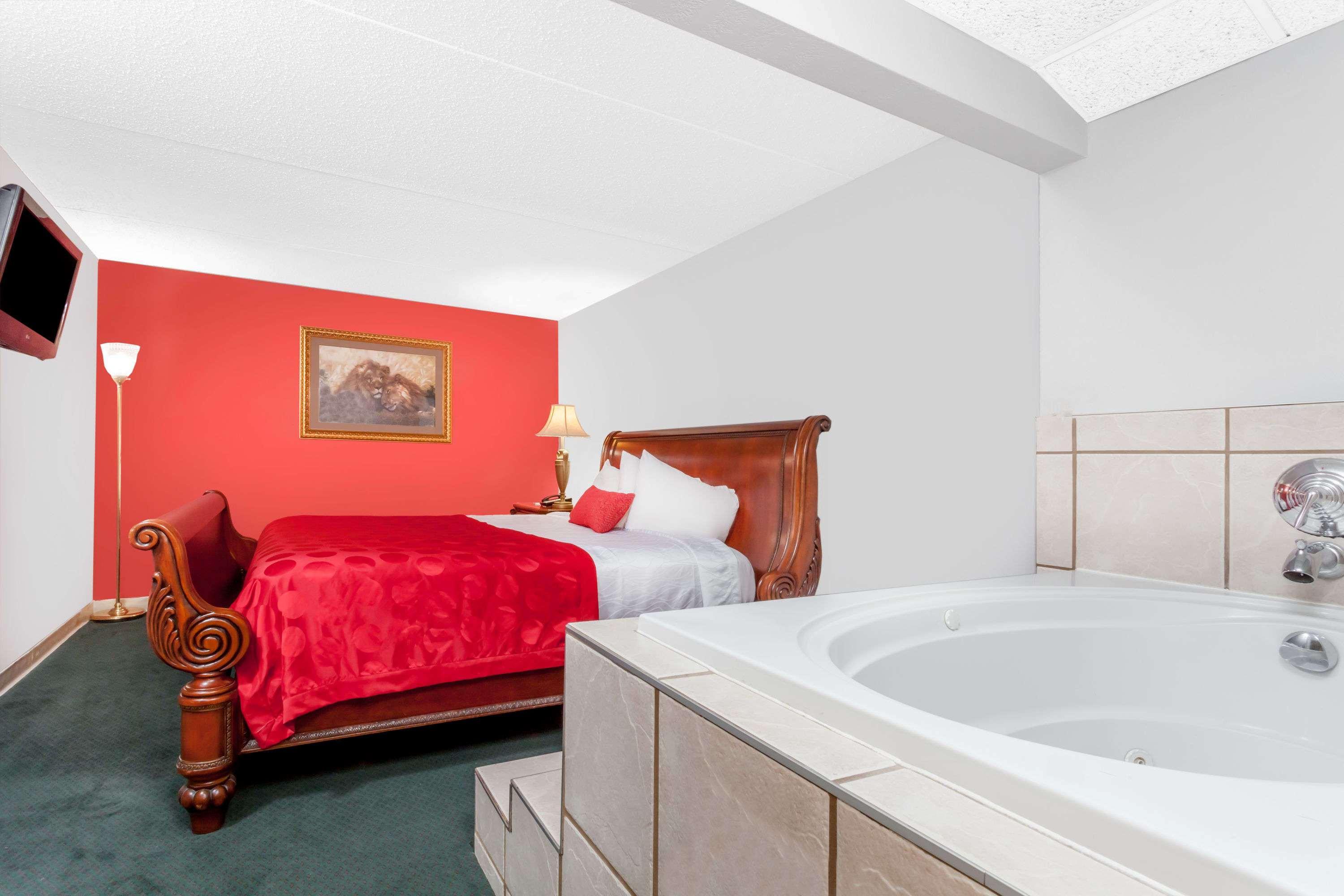 Ramada By Wyndham Henderson/Evansville Exterior photo