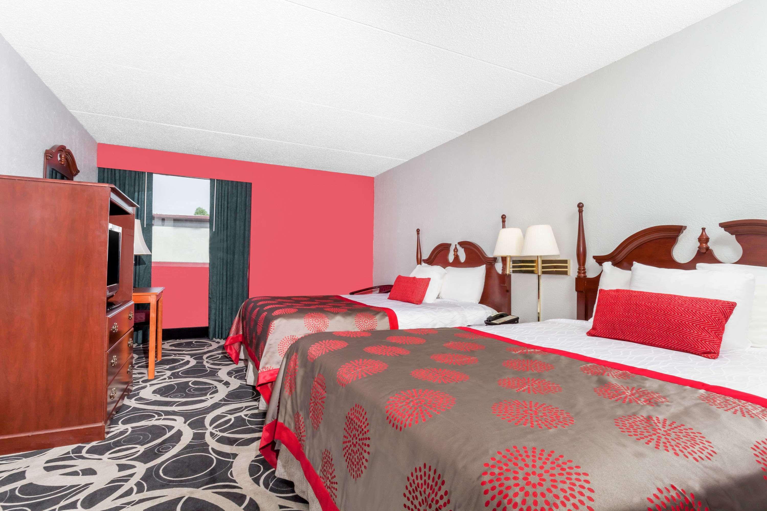 Ramada By Wyndham Henderson/Evansville Exterior photo