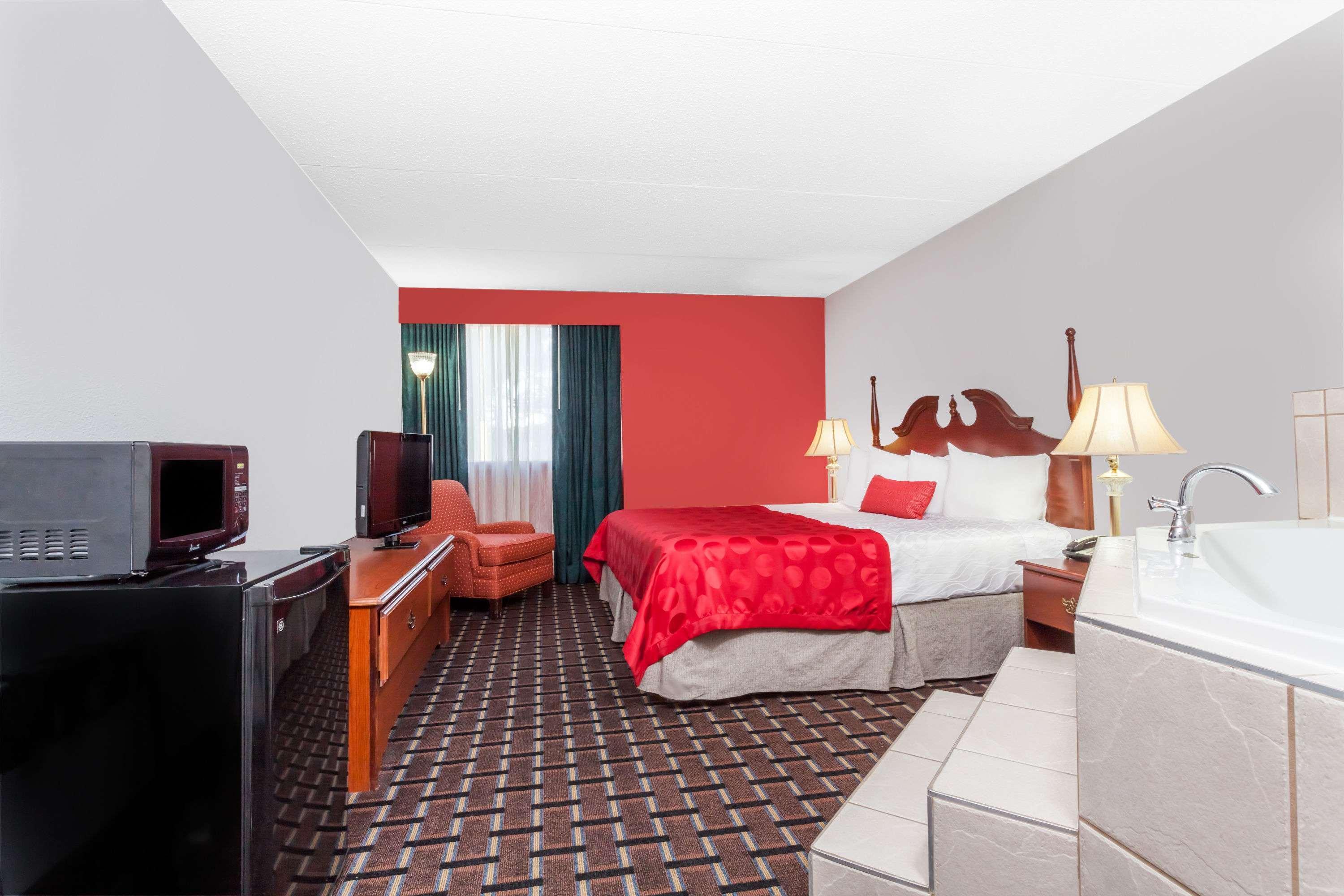 Ramada By Wyndham Henderson/Evansville Exterior photo