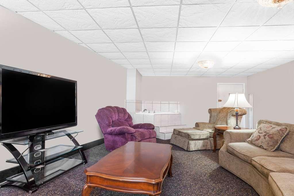 Ramada By Wyndham Henderson/Evansville Room photo